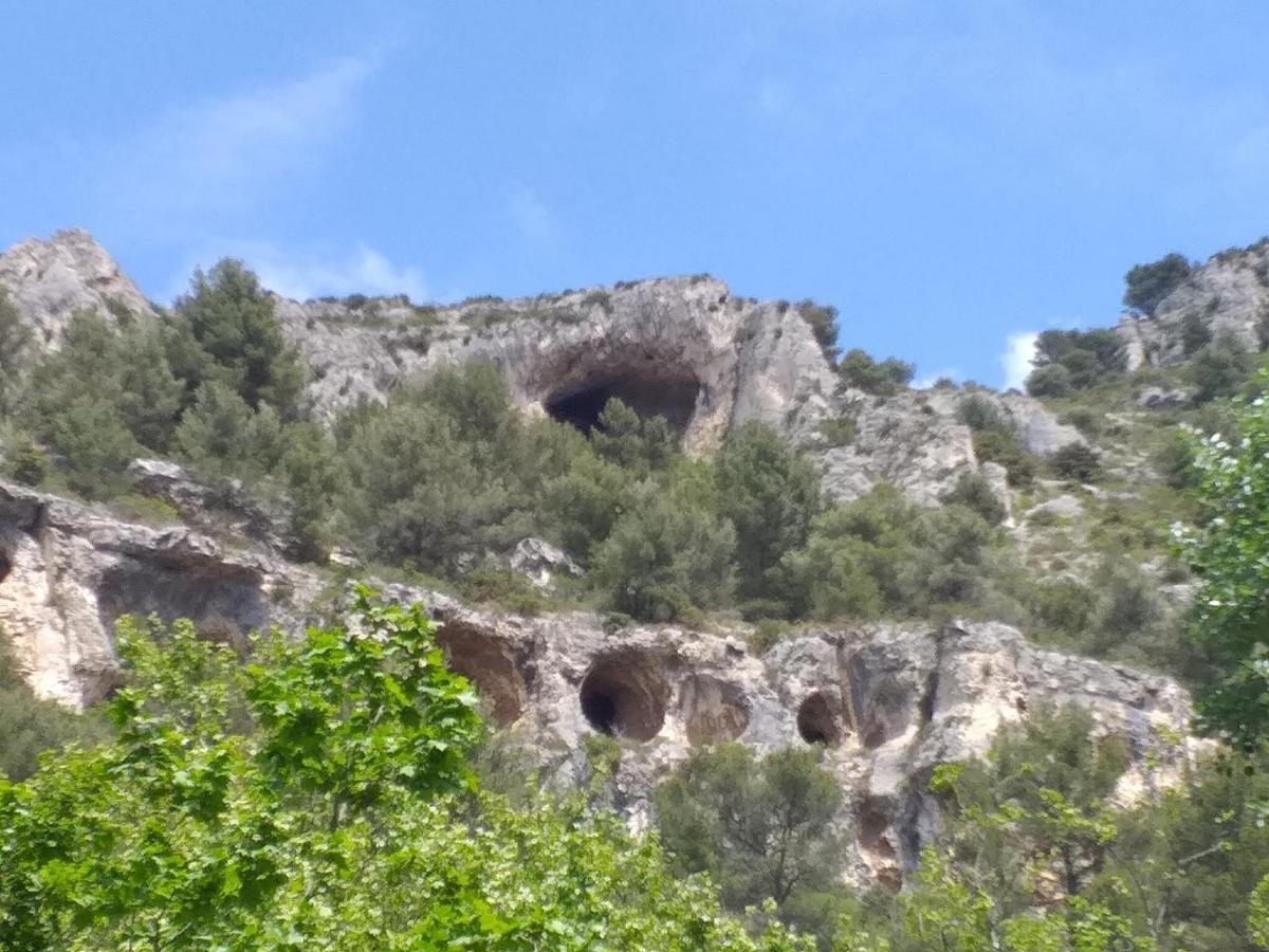 Maison Au Coeur De Fontaine De Vaucluse, Nichee Sur Le Rocher Et Surplombant La Sorgue Exterior photo